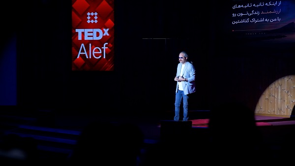 سخنرانان روی صحنه در رویداد TEDxOmid