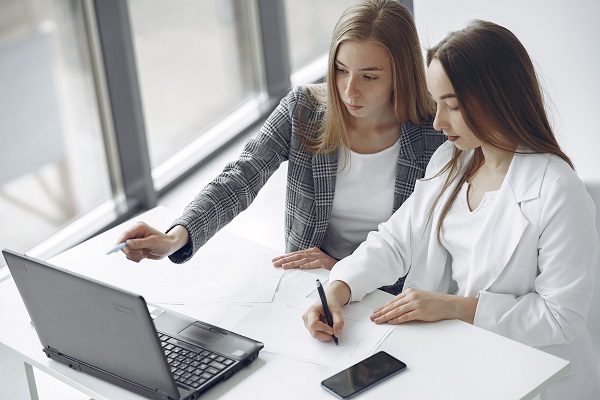 استایل شیک زنانه برای محل کار در پاییز